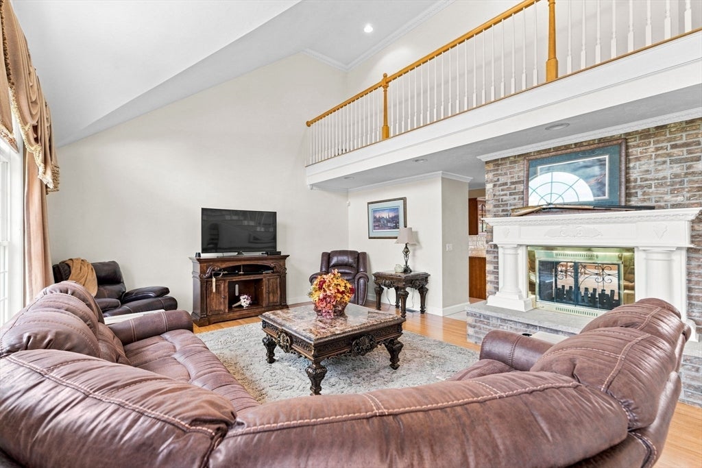 10 Edna Cir