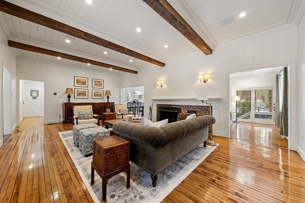 25 Longmeadow Road