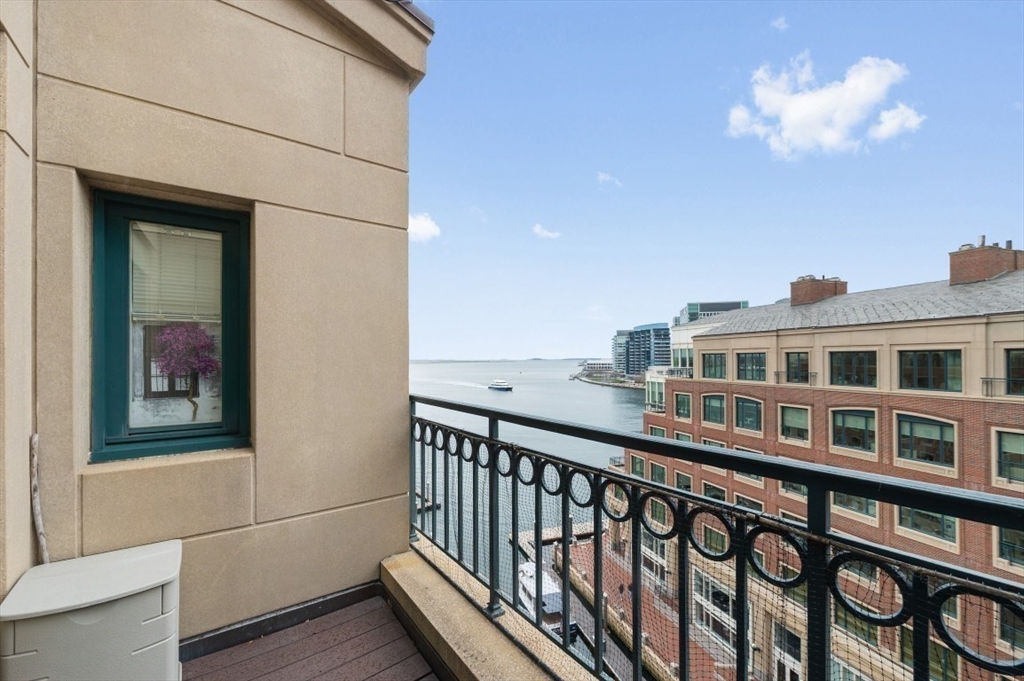 20 Rowes Wharf PH4