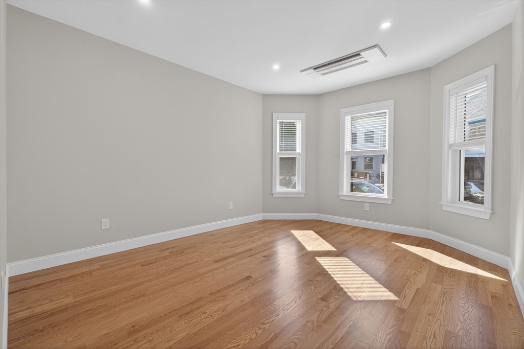 650 Dorchester Ave 1