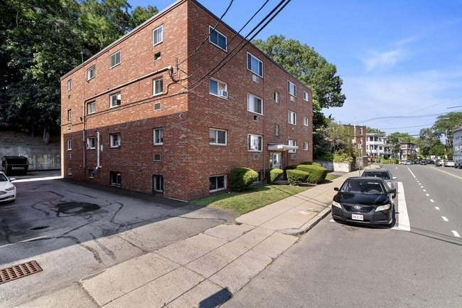 357 Faneuil St 12
