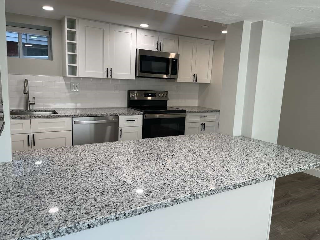 33 Jackson Ave 1R