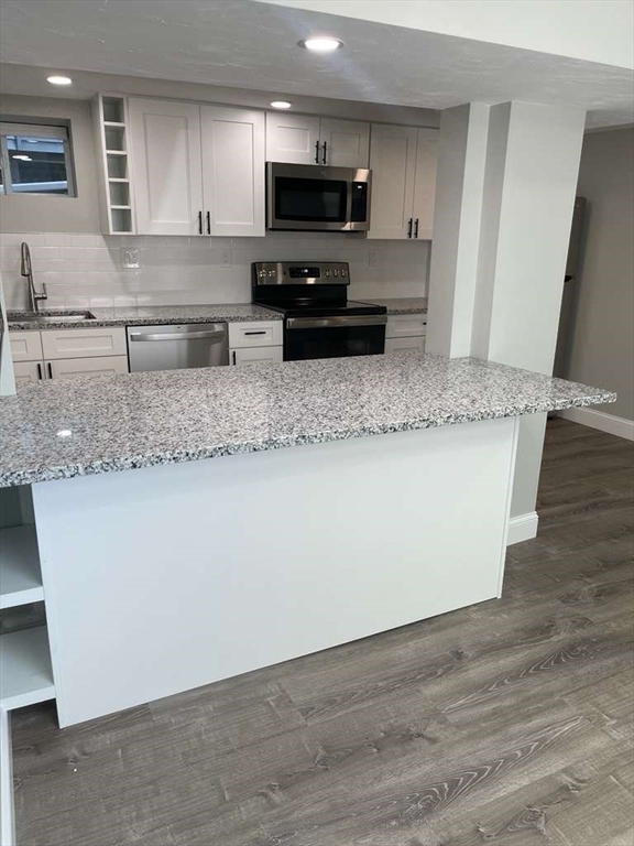 33 Jackson Ave 1R