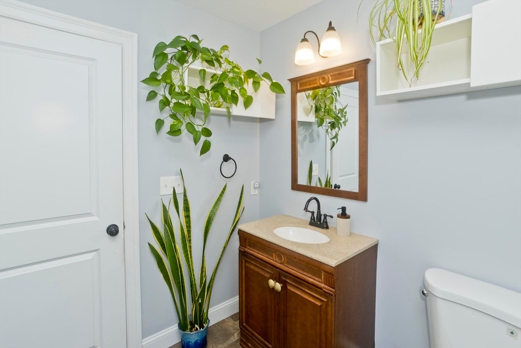 15 Lombard Ave, East Longmeadow, MA Photo #19