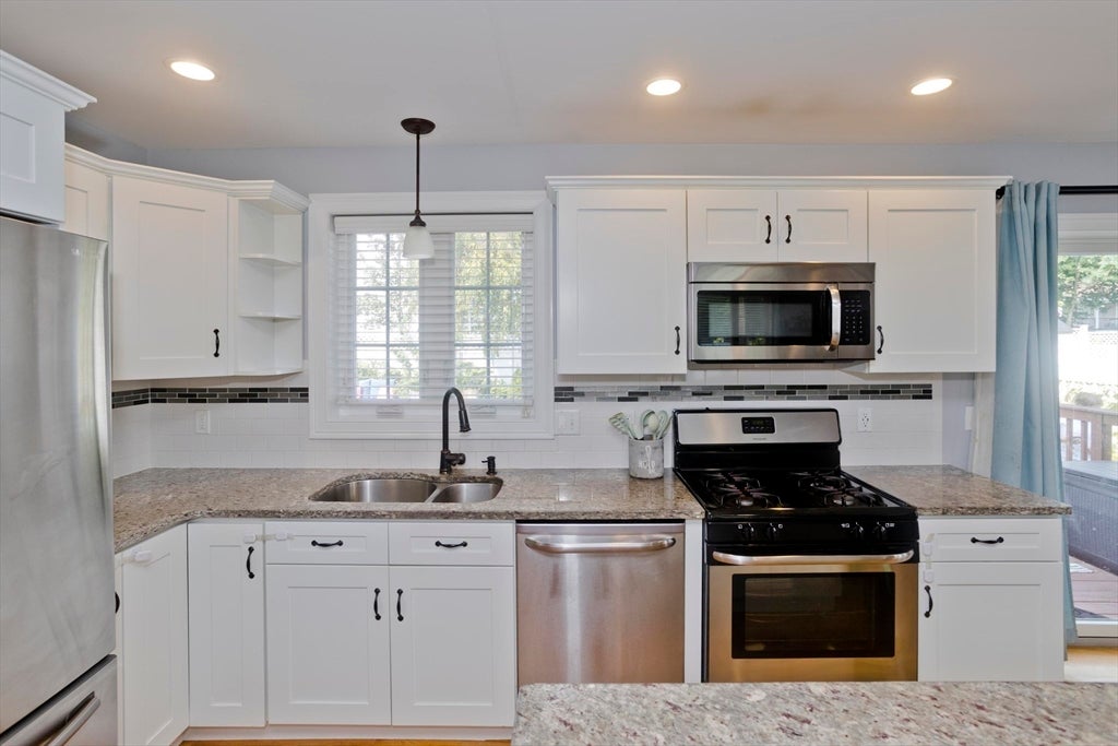 15 Lombard Ave, East Longmeadow, MA Photo #18