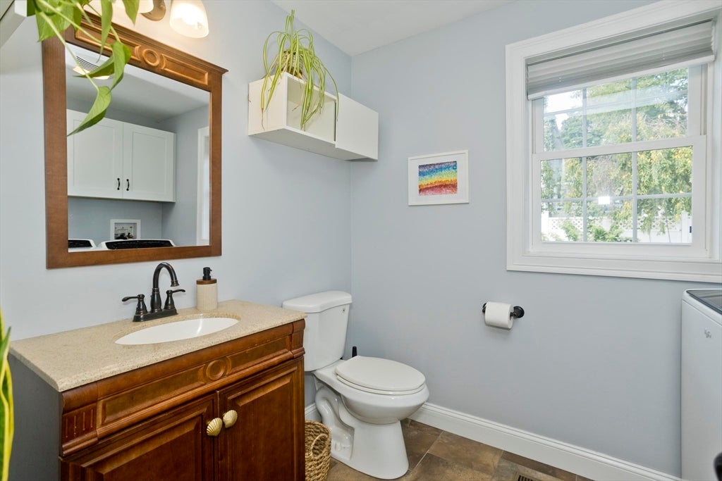 15 Lombard Ave, East Longmeadow, MA Photo #21