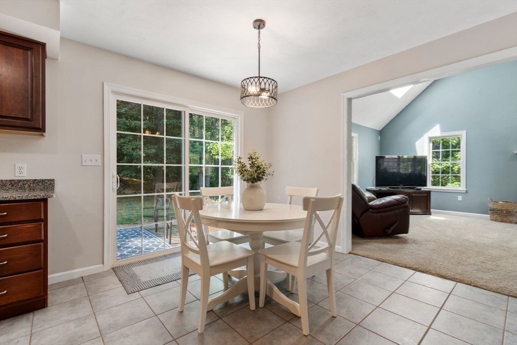 7 Evergreen Ln, Sturbridge, MA Photo #12