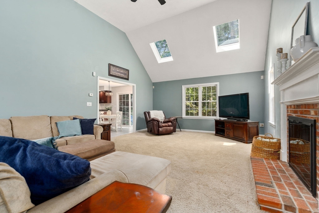 7 Evergreen Ln, Sturbridge, MA Photo #14