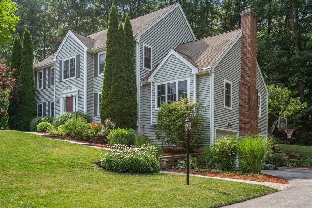 7 Evergreen Ln