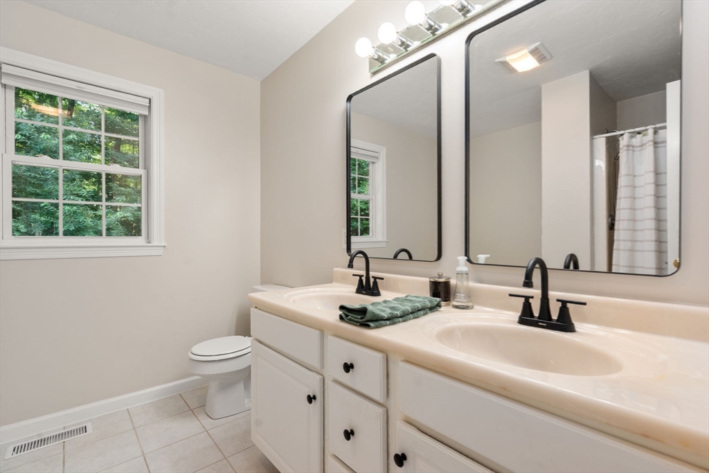 7 Evergreen Ln, Sturbridge, MA Photo #23
