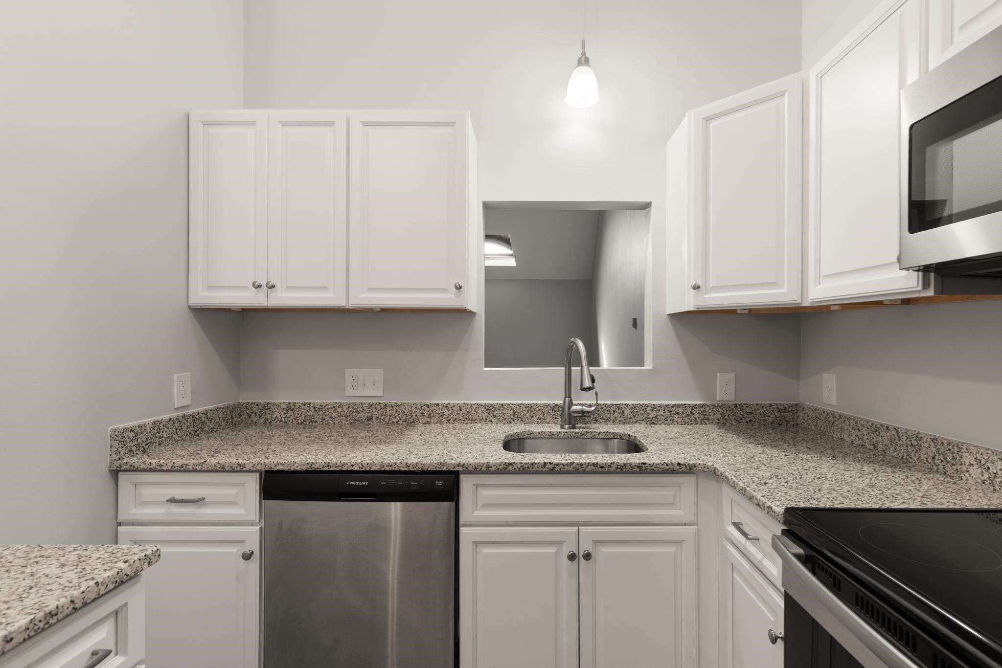 31 Elizabeth St 303