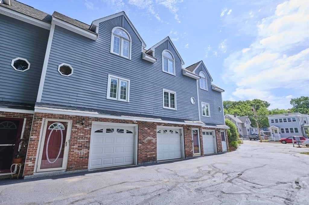 Photo of 86 White St #C, Lowell, MA