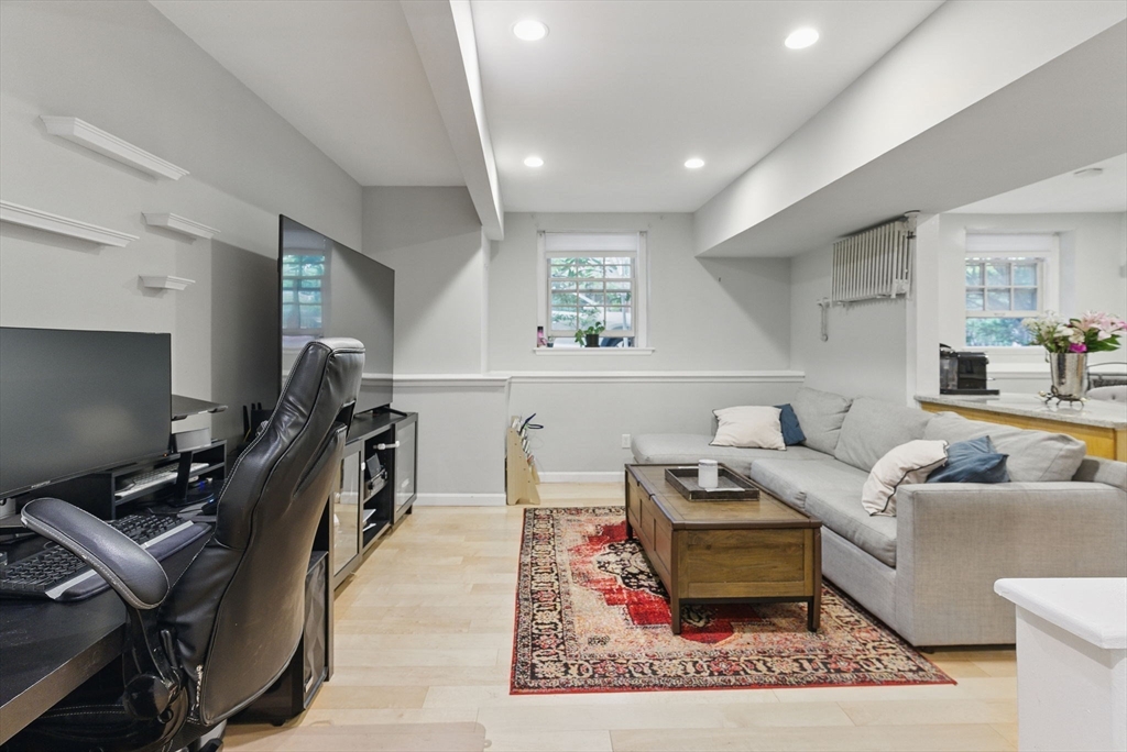 240 Brattle St 1
