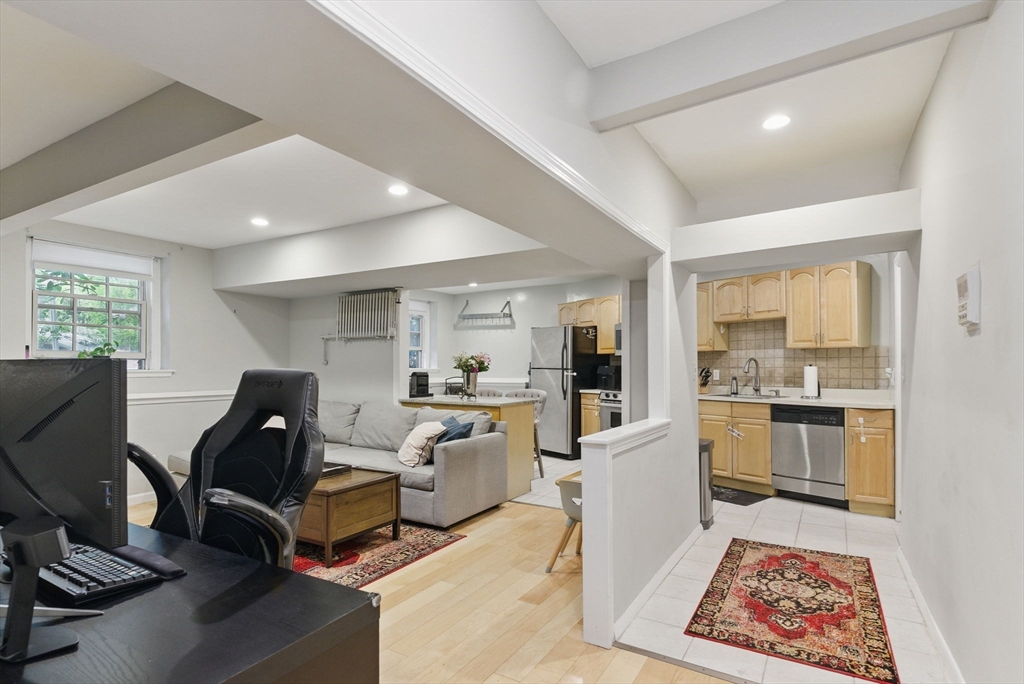 240 Brattle St 1