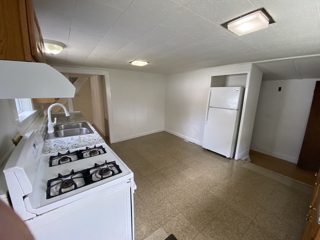 46 Whiting Street, Lynn, MA Photo #12