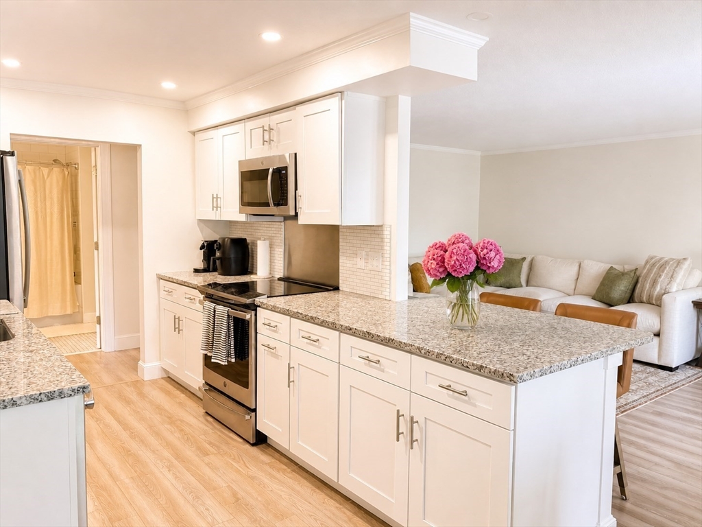 Click for 10 Beals Cove Rd #J, Hingham, MA slideshow Click for 10 Beals Cove Rd #J, Hingham, MA slideshow