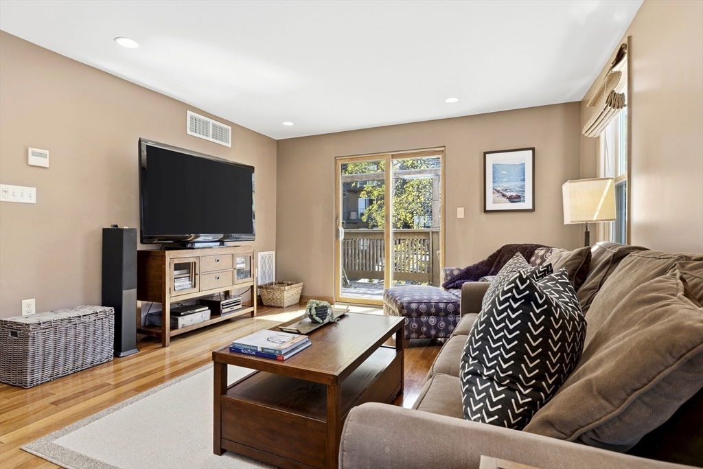 419 E 3rd St #3, Boston, MA Photo #3