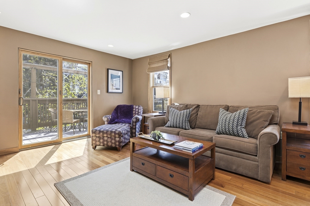 419 E 3rd St #3, Boston, MA Photo #2