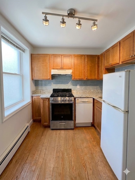 Click for 1054 Cambridge St #4F, Cambridge, MA slideshow