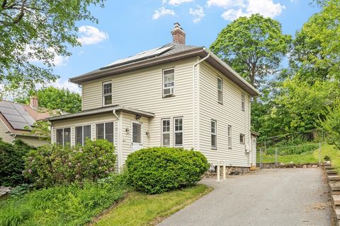 Photo of 11 Wakefield St, Worcester, MA 01605 (MLS # 73530811)
