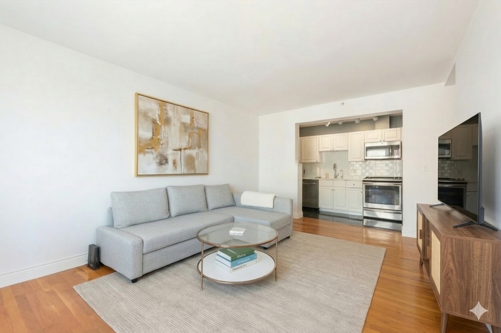 4 Charlesgate East 703