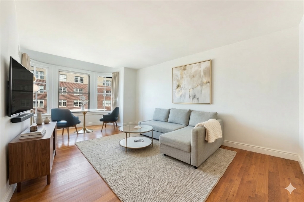 4 Charlesgate East 703