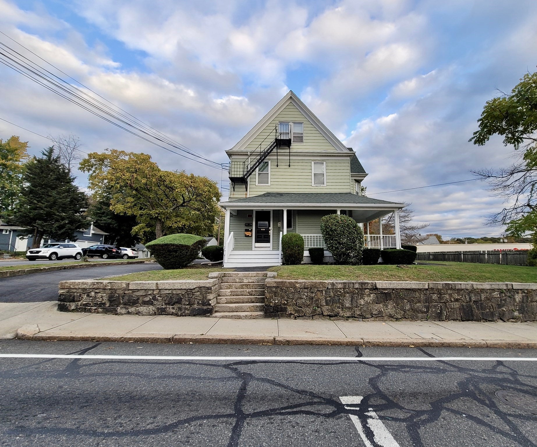 Click for 17 Fruit Hill Ave #2, Providence, RI slideshow Click for 17 Fruit Hill Ave #2, Providence, RI slideshow
