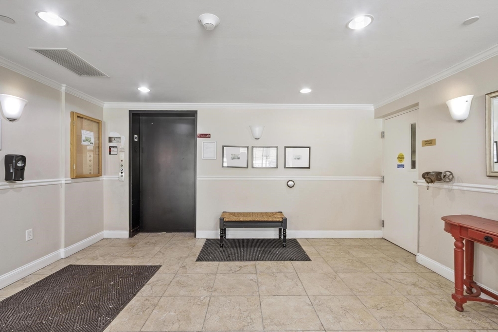 10 Crowninshield St 303