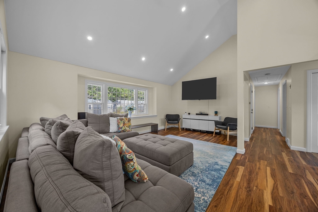 176 Beacon St