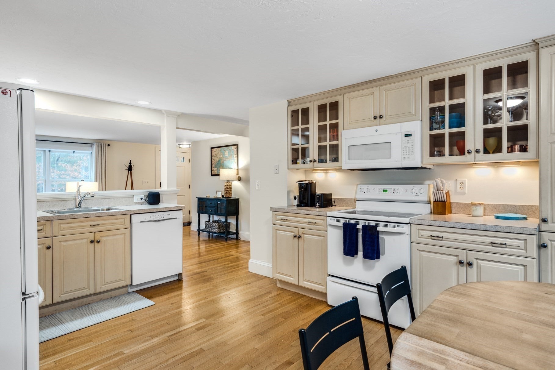 329 Swift Ave, Barnstable, MA Photo #9