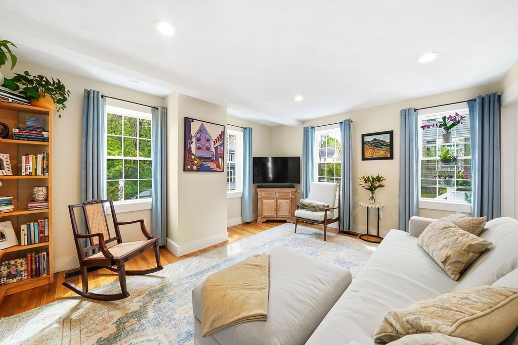 11 Beacon St, Woburn, MA Photo #7