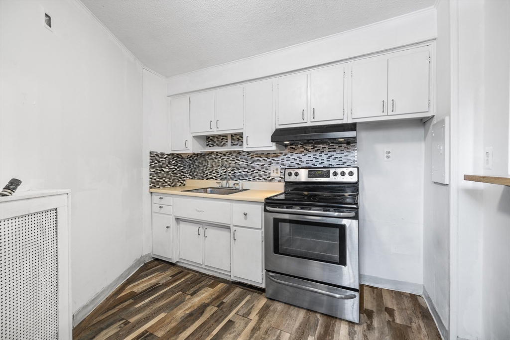 100 Lanark Rd 8