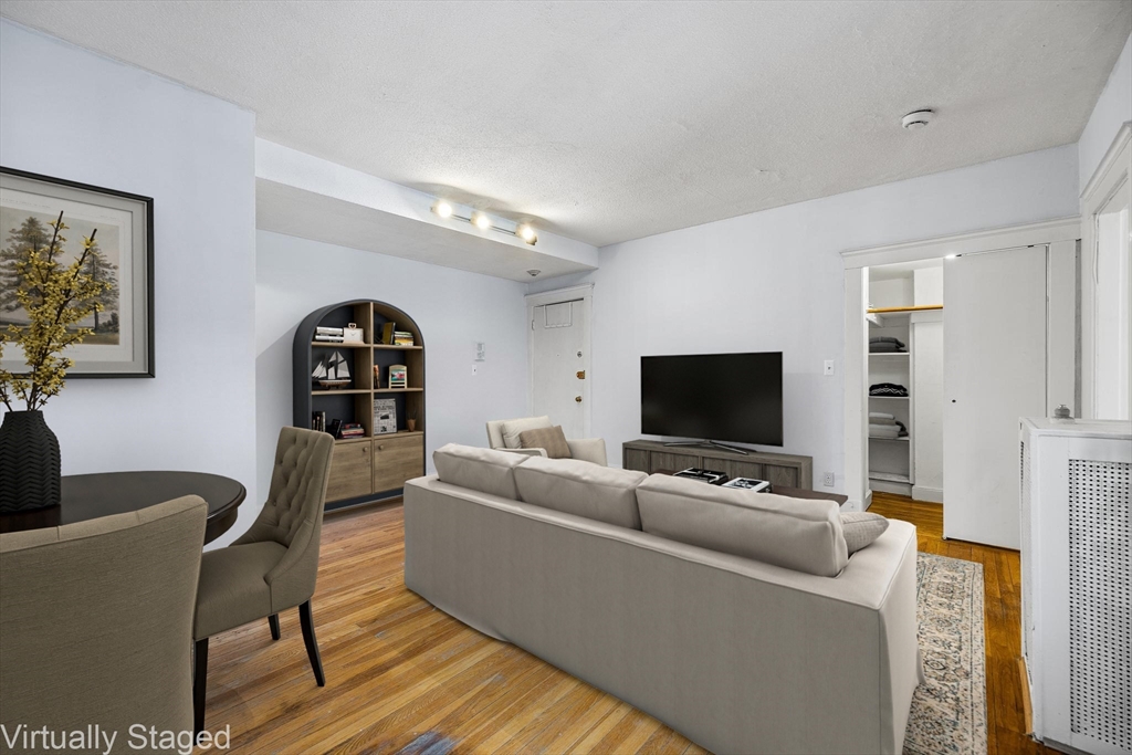 100 Lanark Rd 8