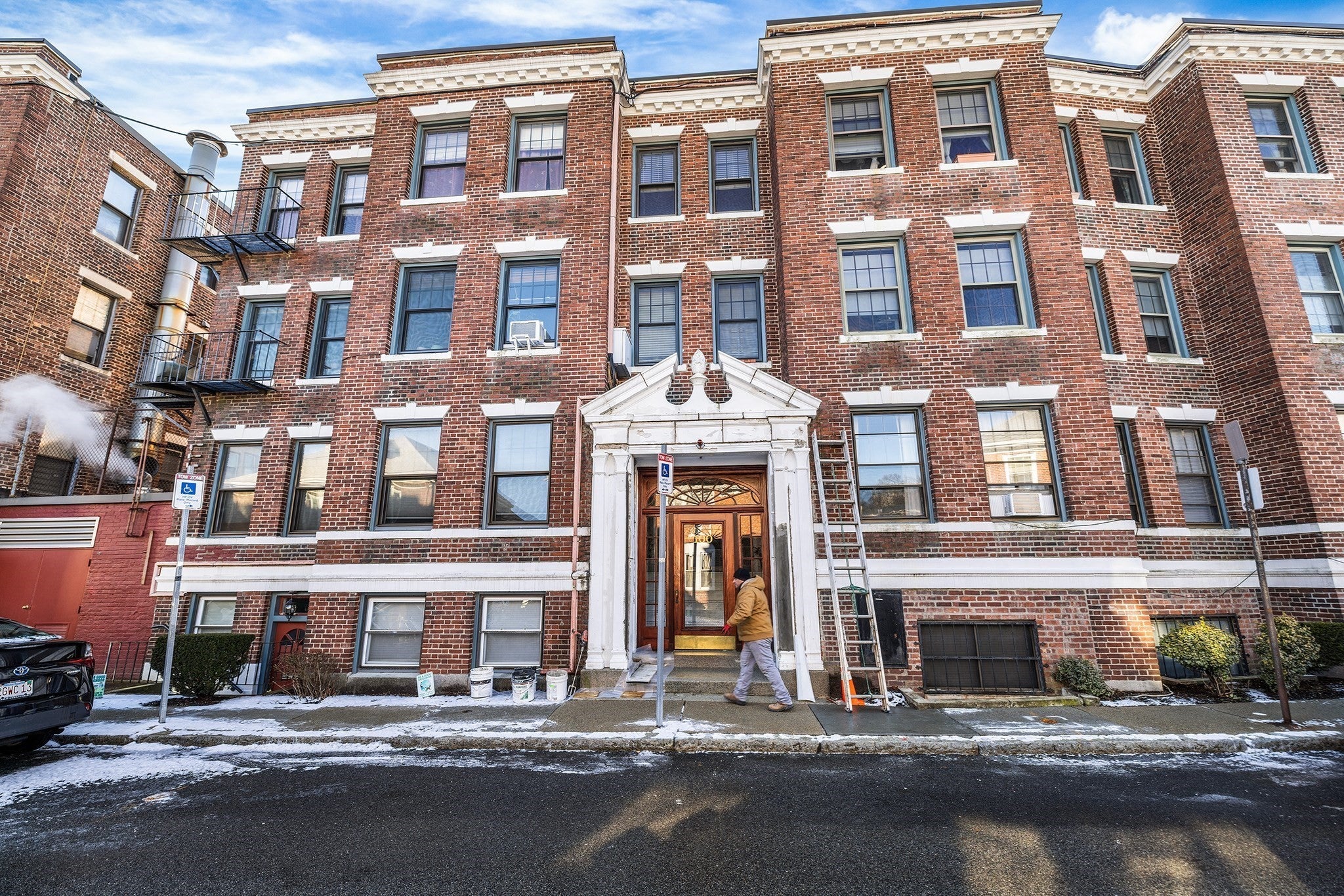 100 Lanark Rd