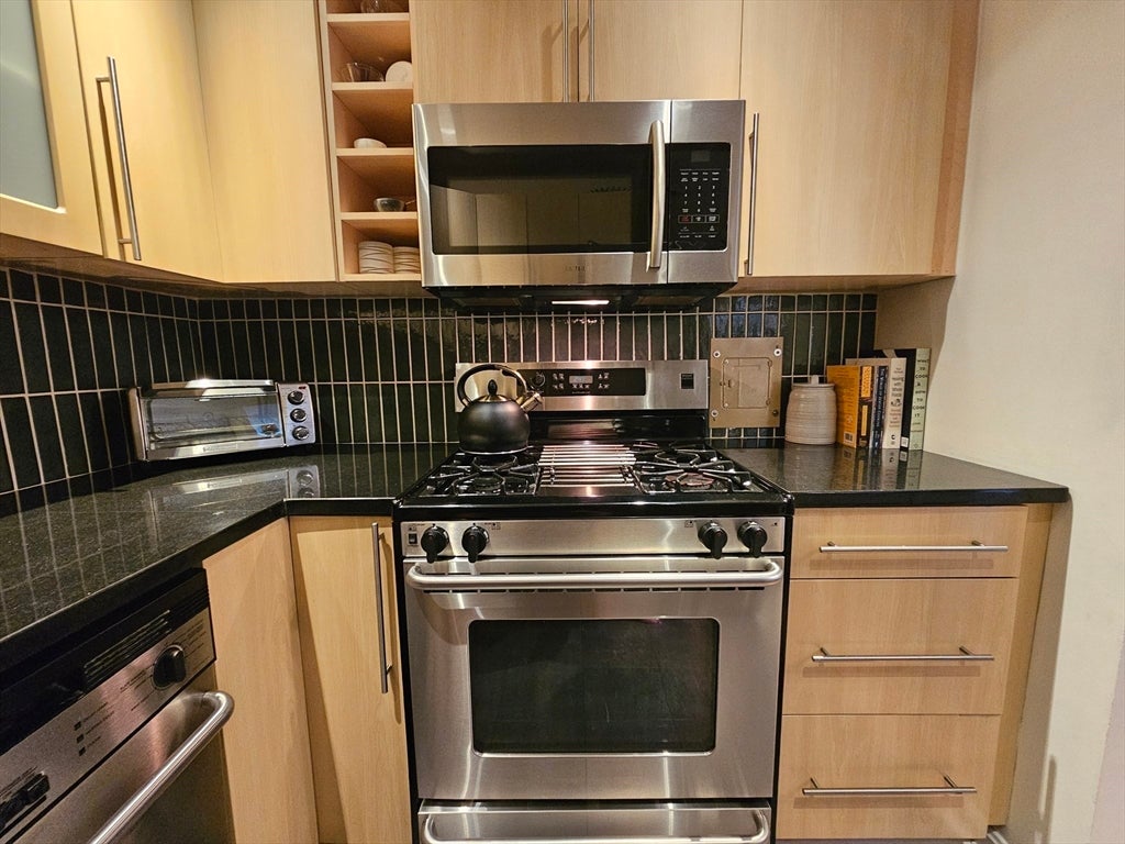 55 Broadlawn Park 16B