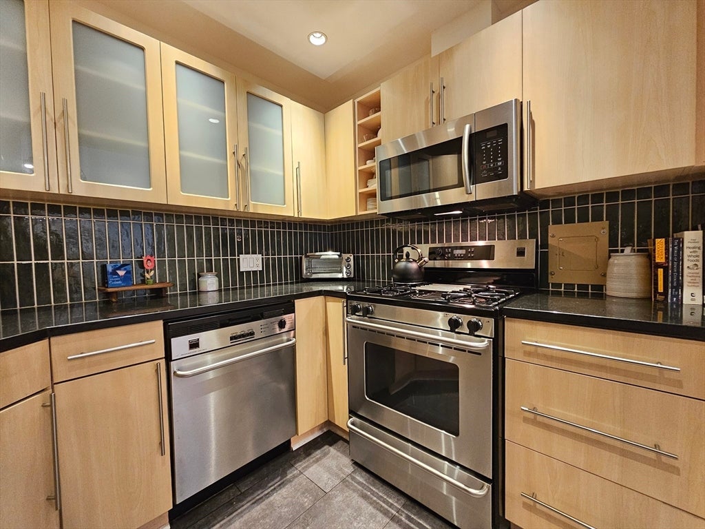 55 Broadlawn Park 16B
