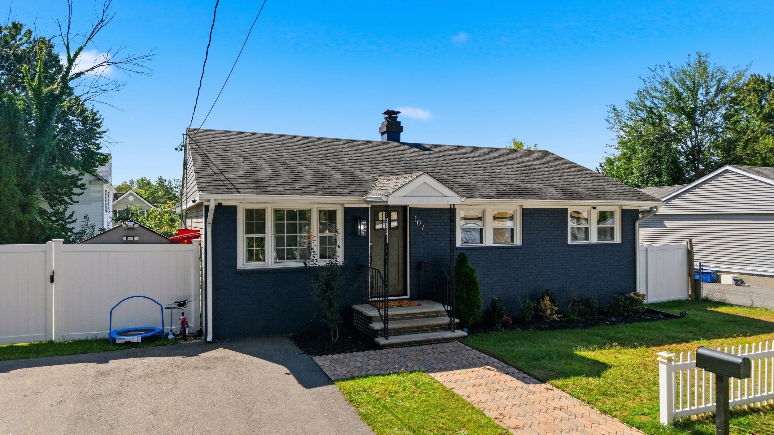 107 New York St, Lowell, MA Photo #2