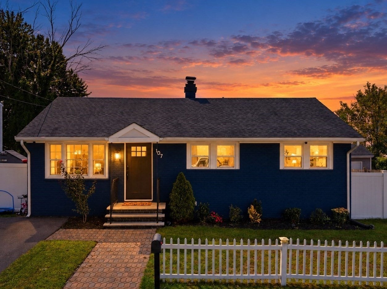 Photo of 107 New York St, Lowell, MA