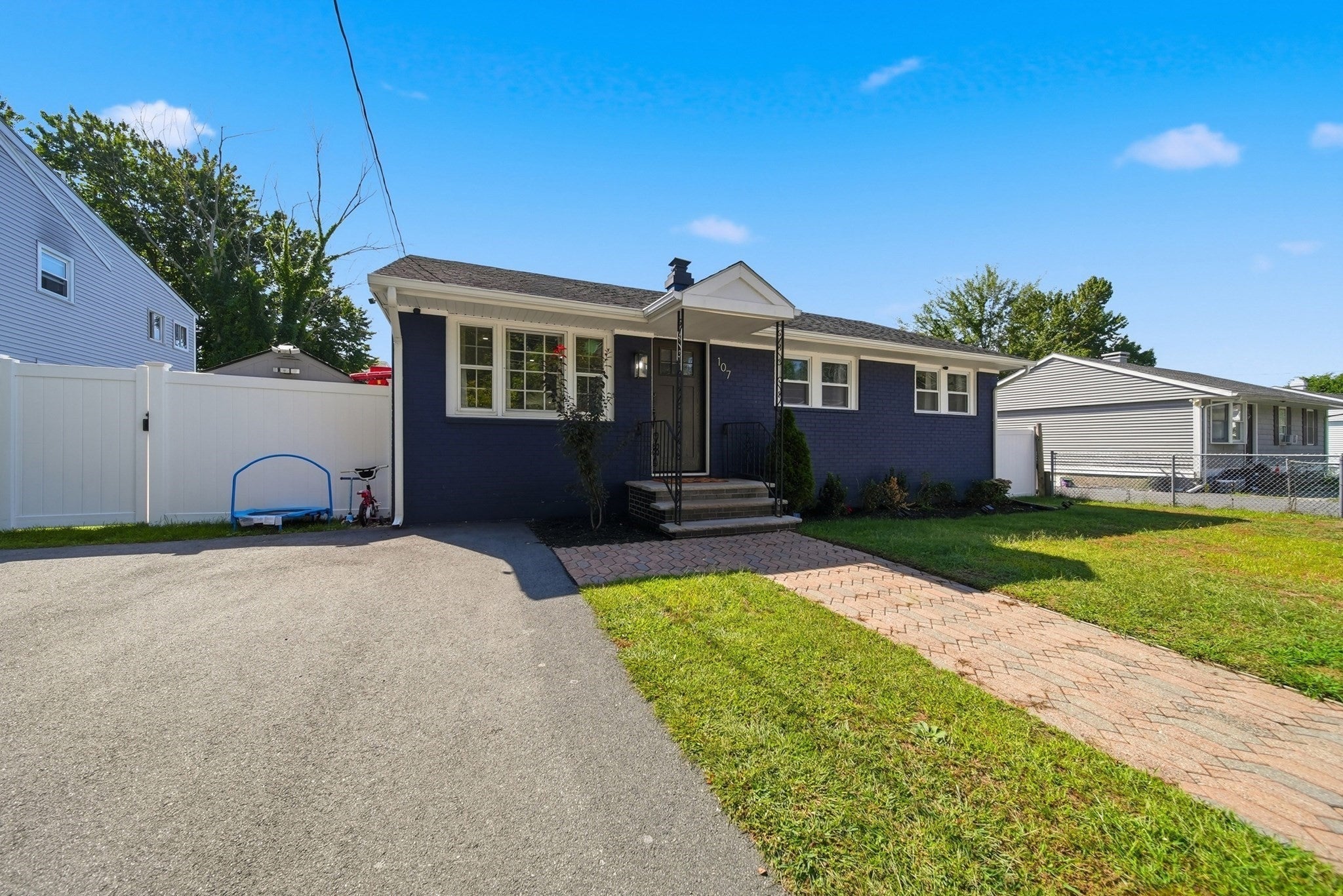 107 New York St, Lowell, MA Photo #5
