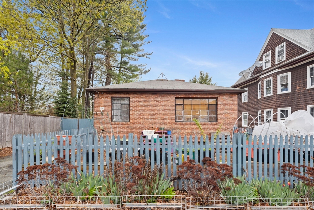 31 Chaske Ave