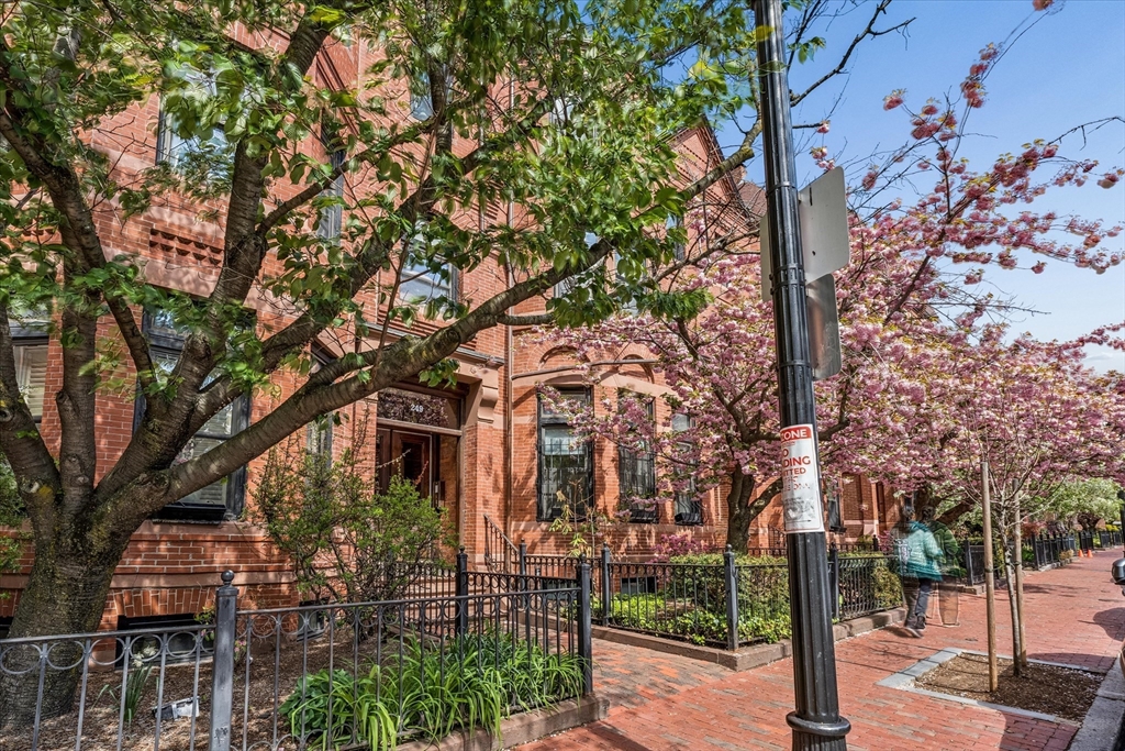 249 W Newton St 2