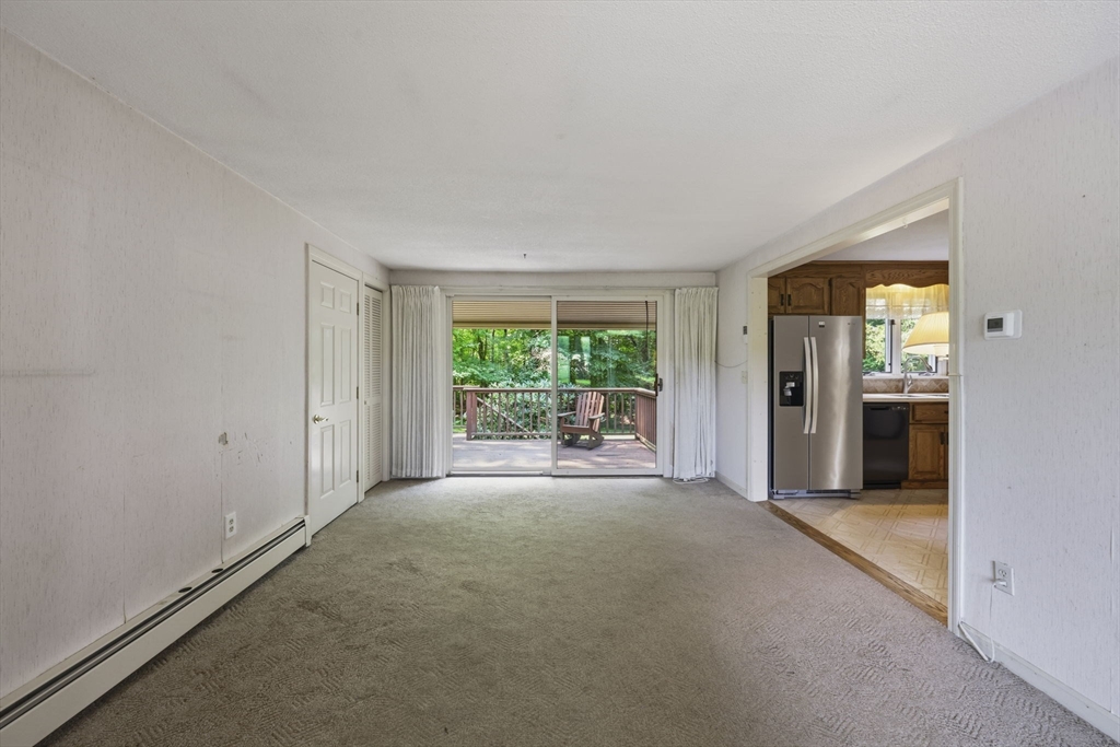 907 Main St