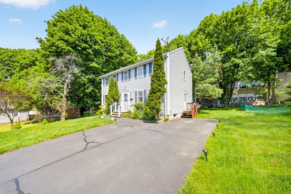 8 Sparrow Ln