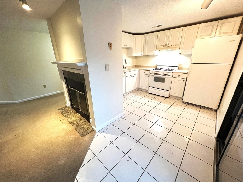 295 West Wyoming Ave 9C