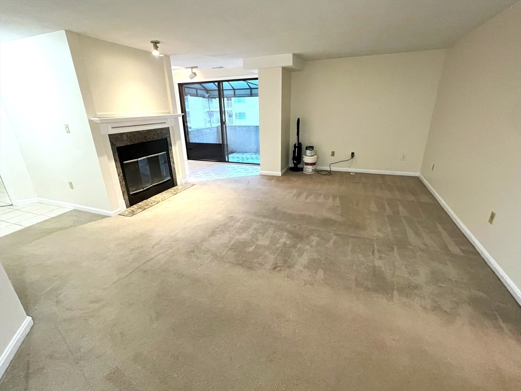 295 West Wyoming Ave 9C