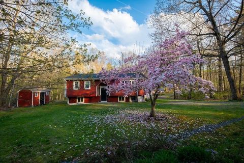 8 Adams Rd Hubbardston MA 01452