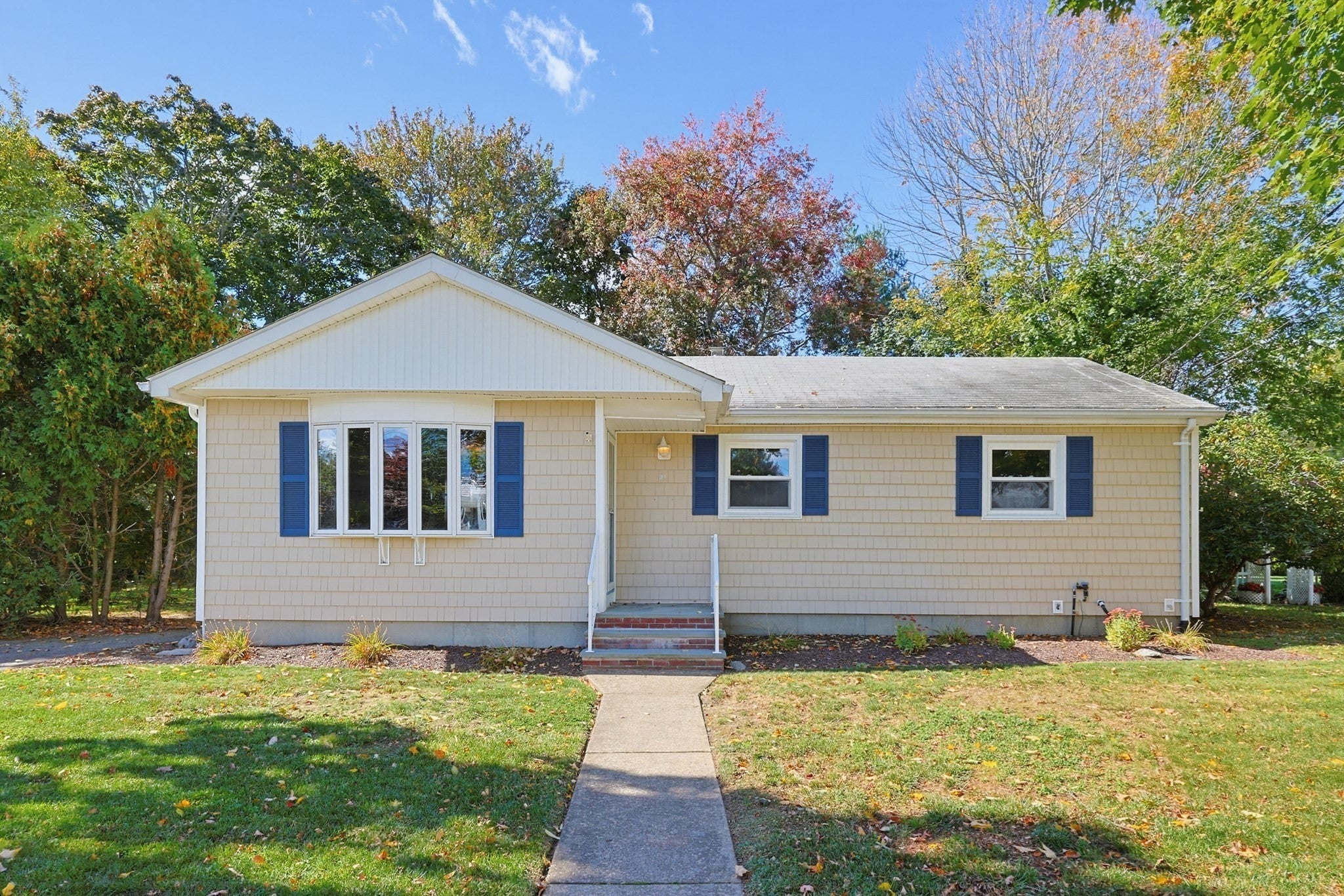 Photo of 51 Robin Lane, Somerset, MA