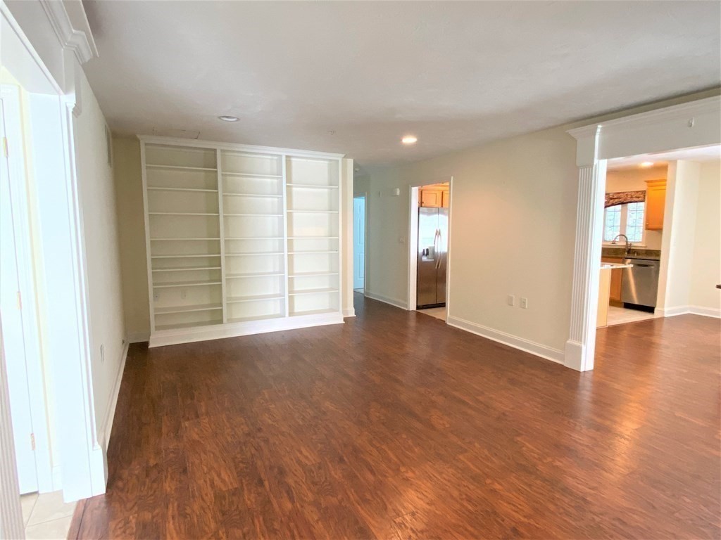 807 Ledgewood Way 807