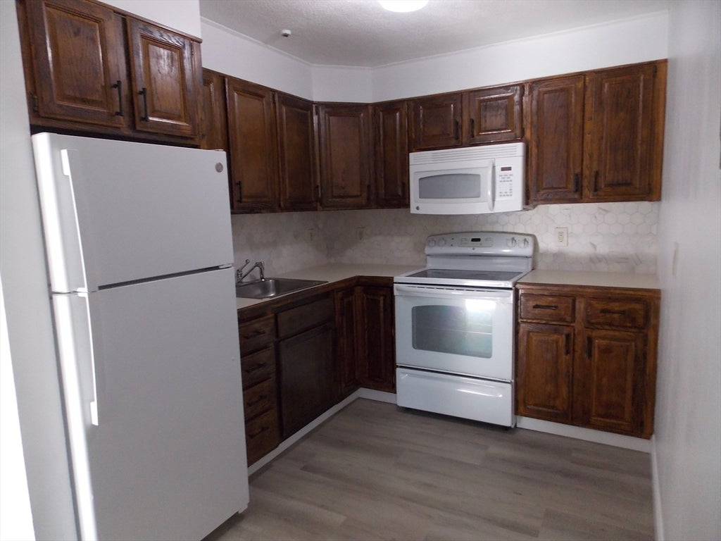 273 Boston Post Rd E 12