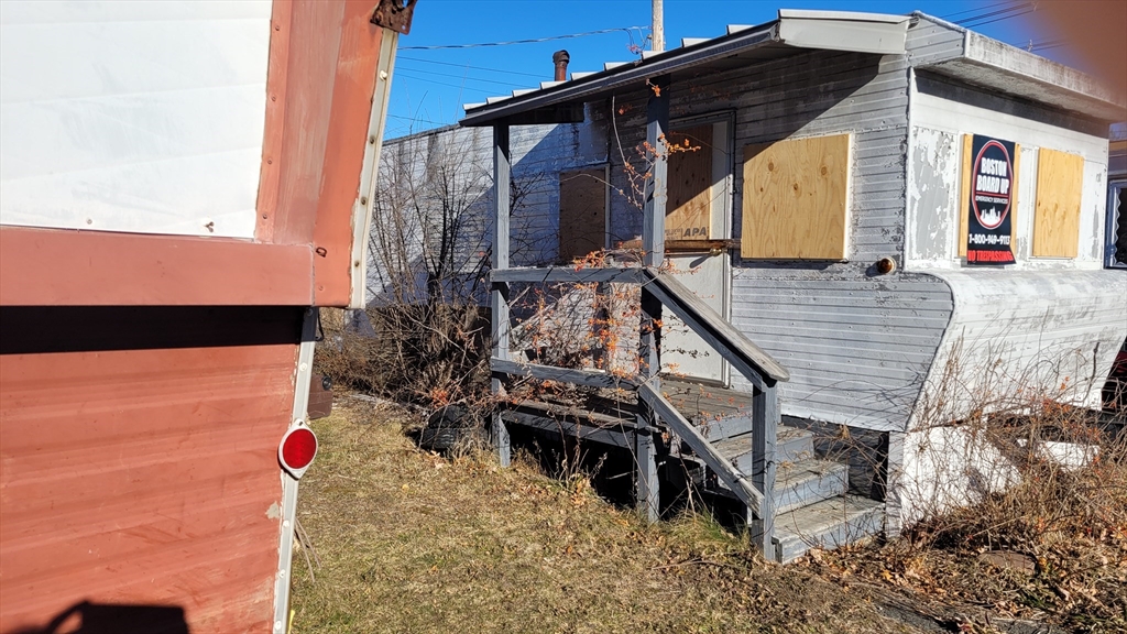 98 Newbury Street 18B